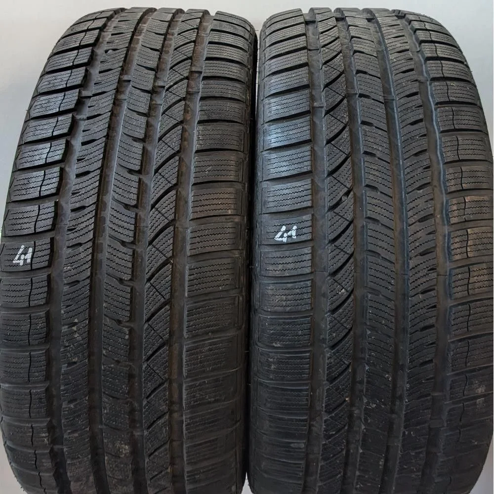 Momo NORTH POLE W-2 245/40 R18 97V XL