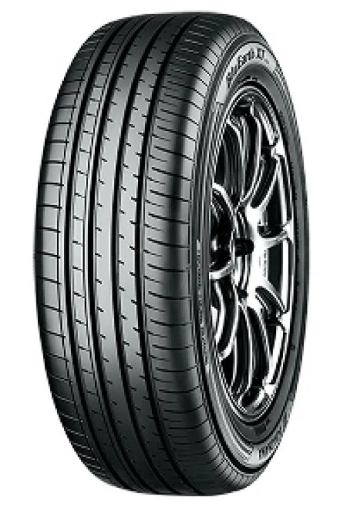 YOKOHAMA BLUEARTH-XT AE61 215/50 R18 92V